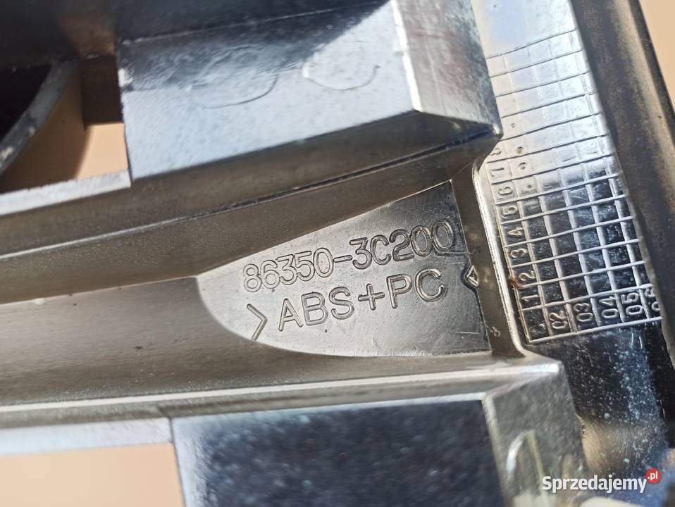 KIA OPTIMA GRILL ATRAPA EMBLEMAT 863503C200 Karoseria Bieleń
