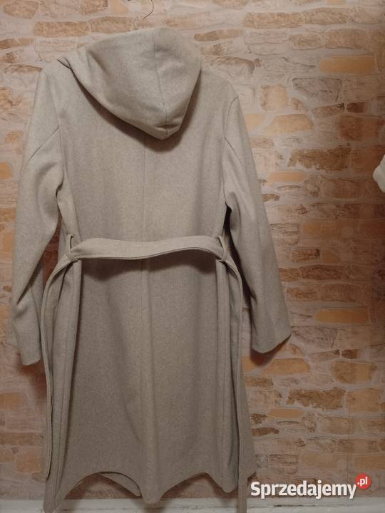 40L ZARA Beżowy płaszcz z kapturem i paskiem z Moda i Styl