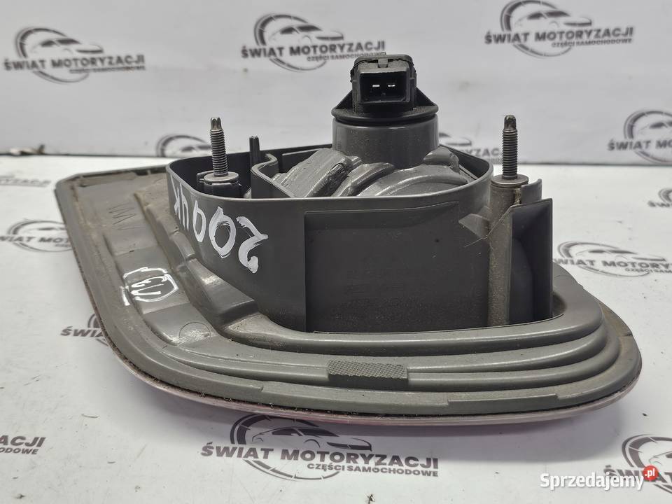 TOYOTA AVENSIS T27 III 10r lampa lewa tył w Lampy tylne Kielce