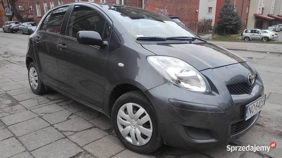 Toyota Yaris 10 benzyna 151 grafitowa 5 drzwi
