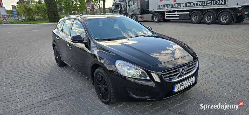 VOLVO V60 20D 160 NAVI BLUETOOTH USBAUX MOŻLIWA Świdnik