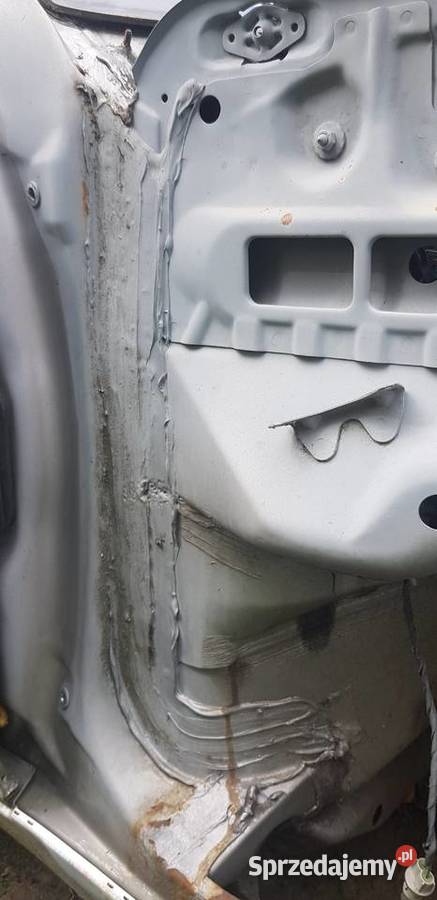 Mercedes W202 cwiartka prawa