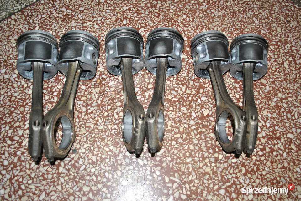 Tłoki komplet AUDI A4B5 A6C5 A8D2 SUPERB 1