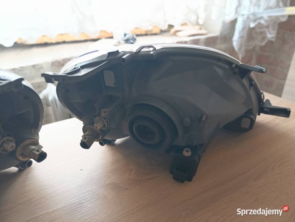 Lampy przednie przód Toyota Yaris I lewa i prawa Lampy przednie Będzin