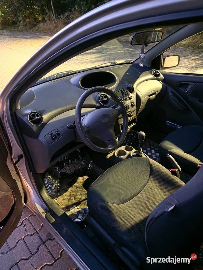 Sprzedam Toyota yaris auto technicznie sprzedam