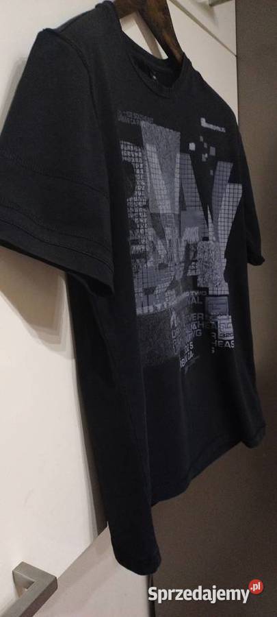 TShirt męski w kolorze czarnym z nadrukiem