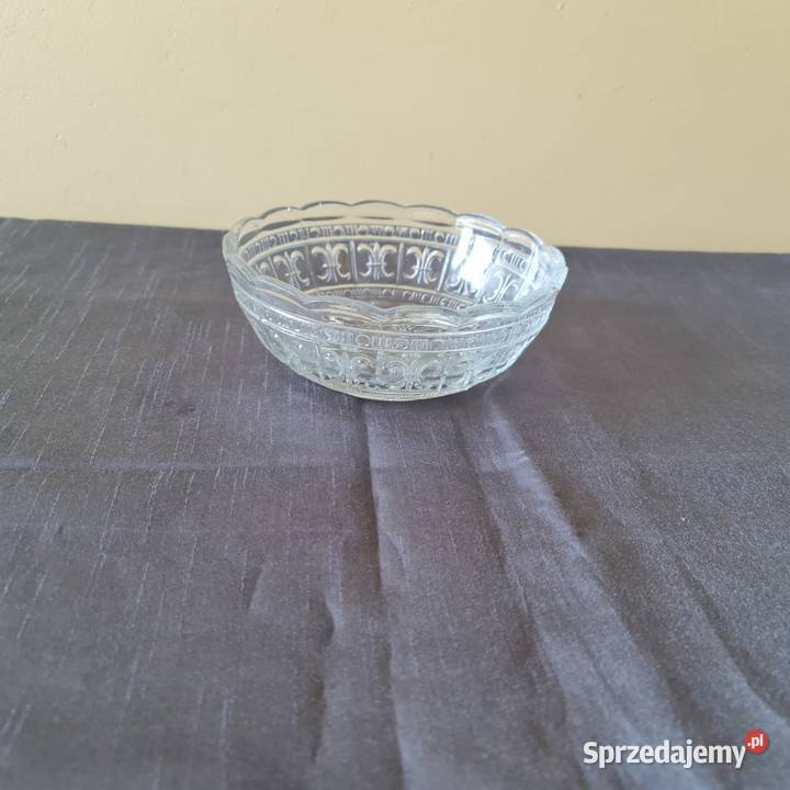 Salaterka z bezbarwnego szkła okres PRLu mazowieckie