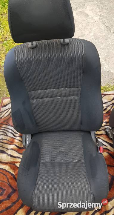 Fotel Fotele TOYOTA AVENSIS T25 Lift komplet mazowieckie Radom
