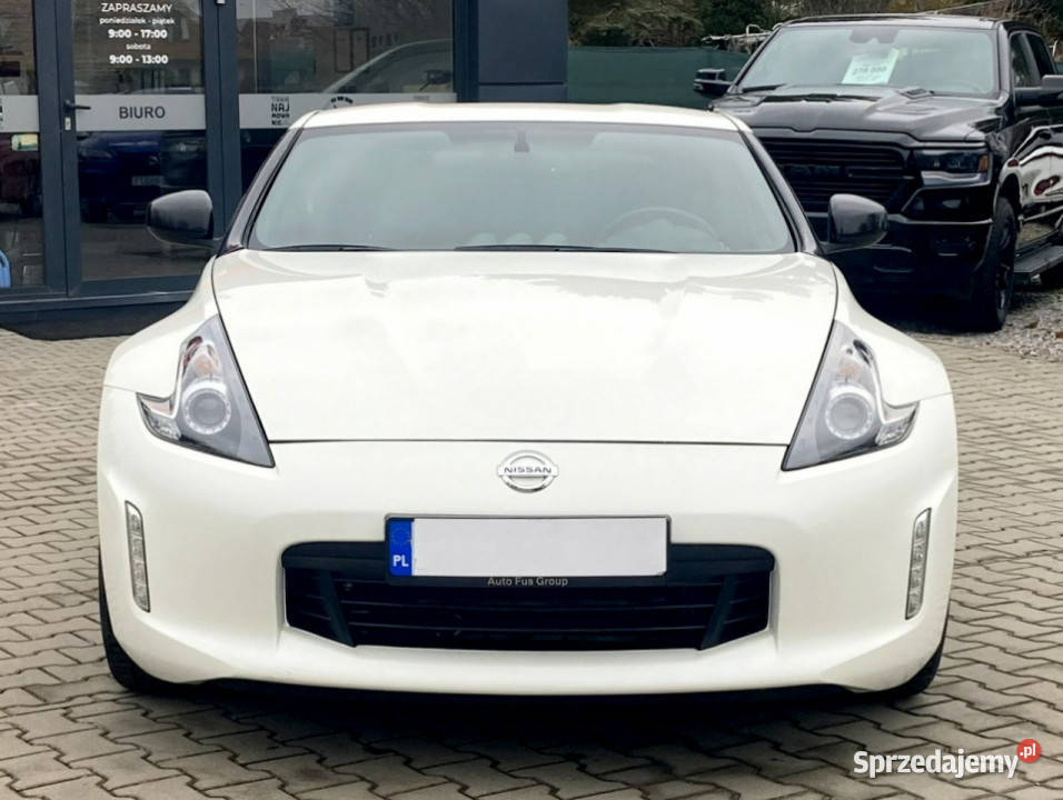 Nissan 370 Z Niski przebieg Super stan Automat immobilizer sprzedam