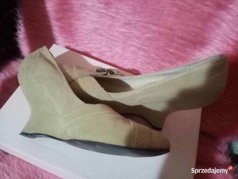 CellinaBalerinki czółenka na obcasieBeżSkóra Świdnik sprzedam