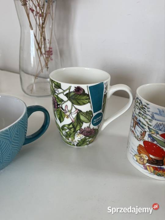 Nowe kubki z metkami wielokolorowy