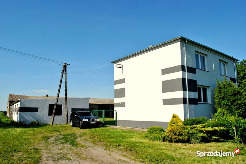 Dom z bud gospodarczymi Wacławów między Słupca a