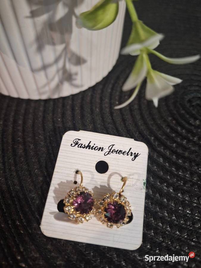 Piękne kolczyki w kształcie kwiatuszka Strzyżów