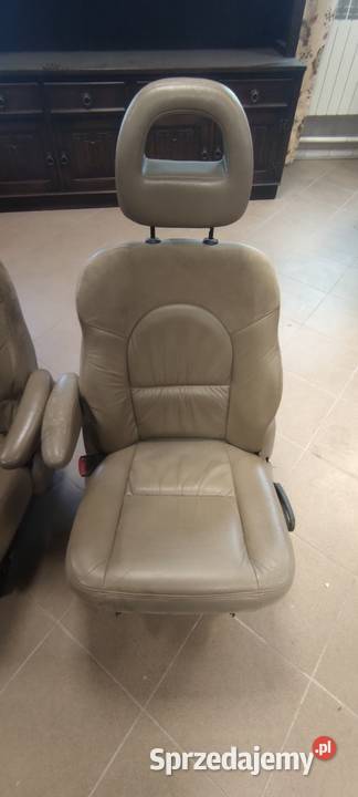 Fotele kapitanskie 3 rząd skóra do chryslera Puławy