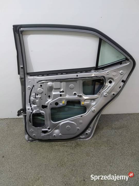 DRZWI PRAWE TYŁ SEDAN E16 E17 E18 LIFT Toyota