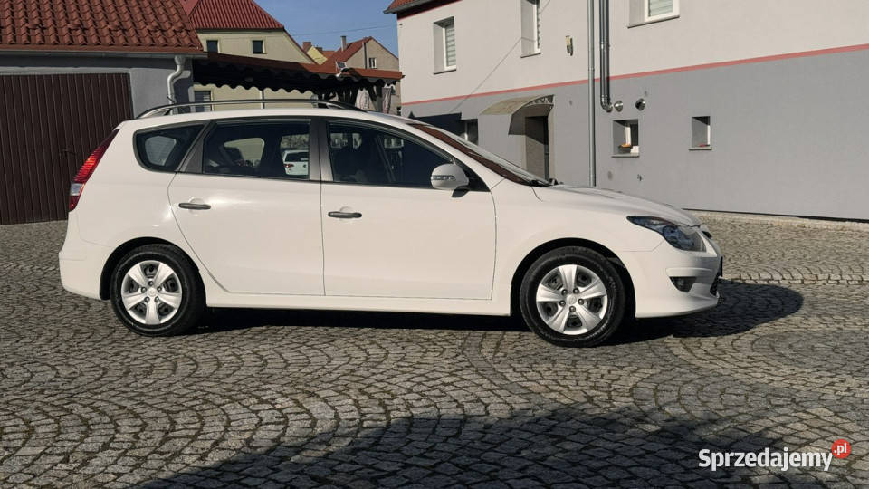 Hyundai i30 14 BENZ 110 Lift 2012 Przebieg centralny zamek dolnośląskie Strzegom