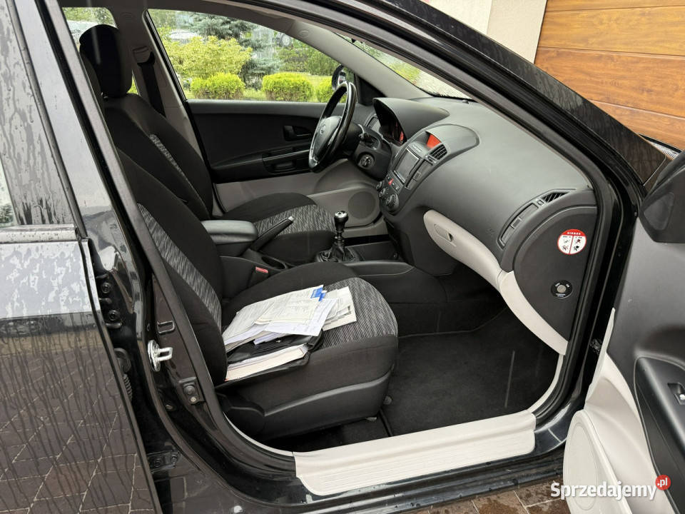 Kia Ceed 14 benzyna bezwypadkowy z Niemiec I