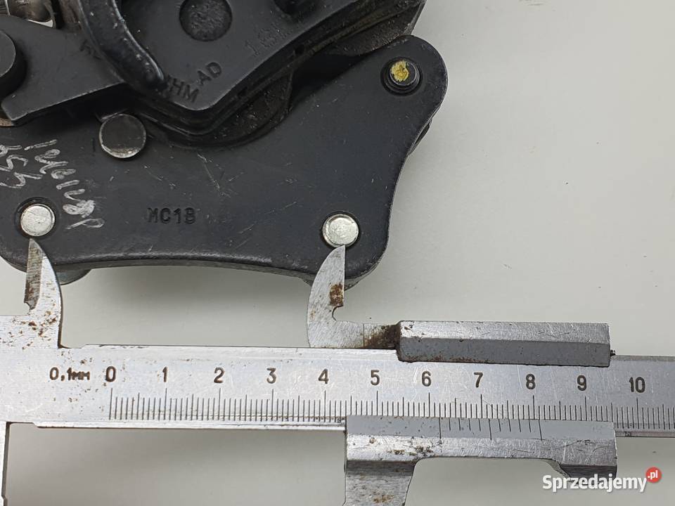 Zacisk hamulocowy przód przewód Suzuki GSXS 125
