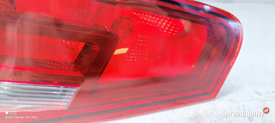 LAMPA LEWY TYŁ W KLAPĘ AUDI A3 8V 3D 8V3945093 osobowe Przystajń