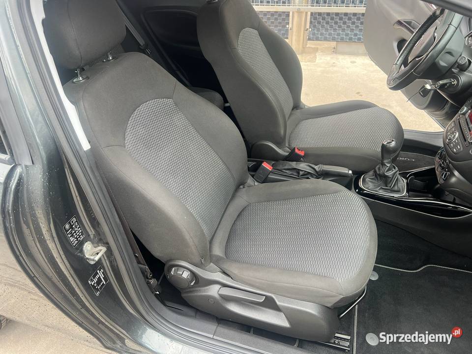 Opel Corsa E 14 Zarejestrowana bogata podgrzewane fotele Corsa sprzedam