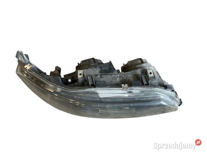 VOLVO V70 II 2002 Lampa przód prawa Szubin