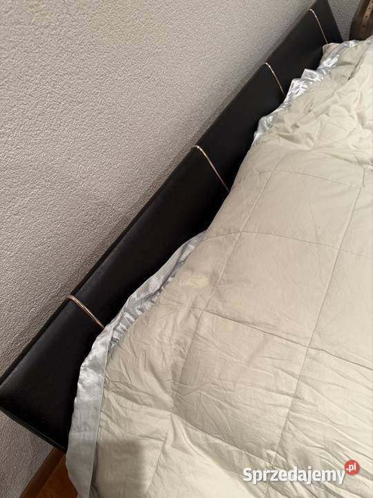 Duże łóżko tapicerowane ze skaju 2 pojemniki na