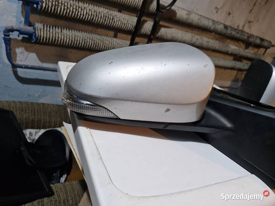 Toyota Yaris III Lusterka lampy i inne Suszec