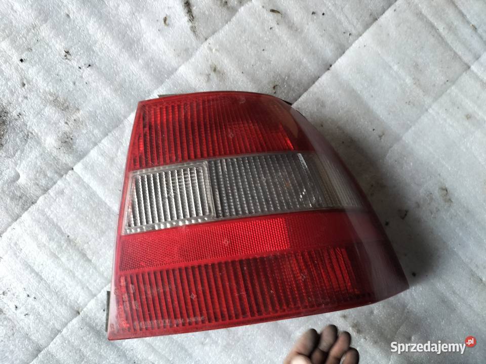 VECTRA B LAMPA PRAWA TYŁ Kamień-Kolonia