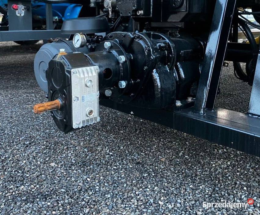 Przyczepa do paszy silos z sprezarka kompresorem Warszawa