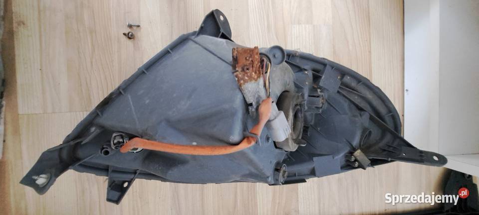 lampy do Toyota Yaris Verso z roku 2003 Oświetlenie Toruń sprzedam