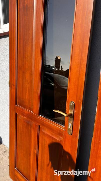 Solidne drzwi drewniane z ościeżnicą do Sarnów