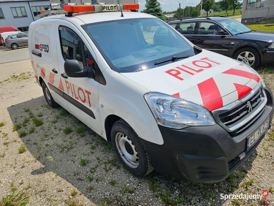 Peugeot Partner II 16 Maxi Long kamper Pilot BF2 nieuszkodzony Piotrków Trybunalski