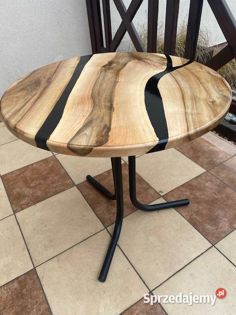Stolik okrągły z orzecha