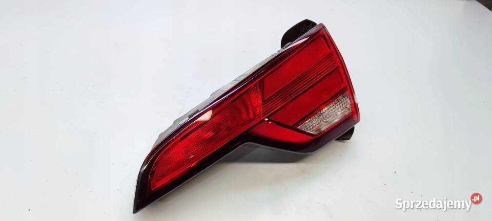 LAMPA PRAWY TYŁ W KLAPĘ AUDI A4 B9 AVANT Przystajń