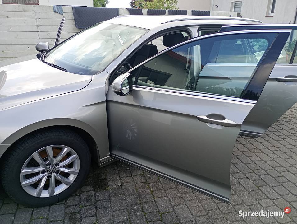 Sprzedam Vw Passat B8 16 TDI BMT 2017 Samochody osobowe Robuń sprzedam