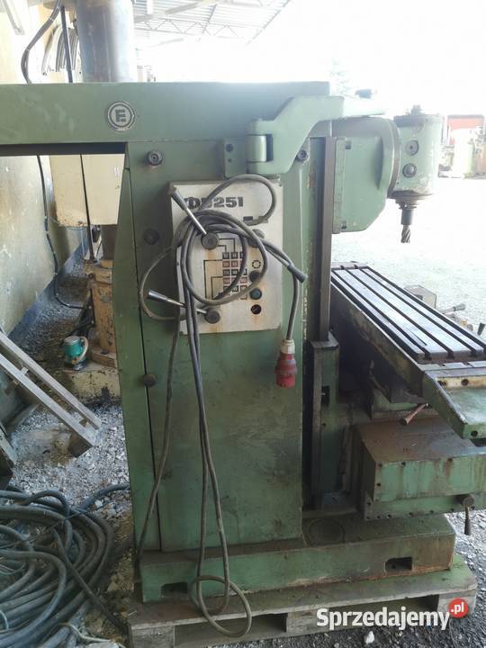 Frezarka uniwersalna do metalu bułgarska FU251 z Produkcja wielkopolskie