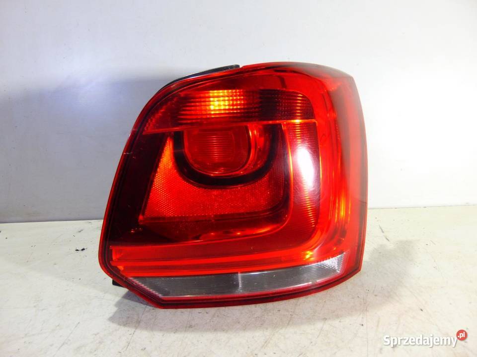 LAMPA PRAWA TYLNA TYŁ POLO V 6R 6R0945096G osobowe sprzedam