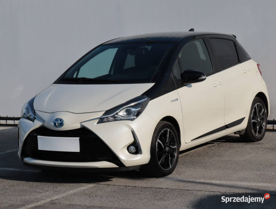 Toyota Yaris 15 Hybrid wielofunkcyjna kierownica