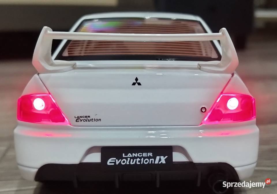 Mitsubishi Lancer Evo IX w skali 124