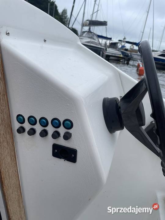 Motorówka kabinowa 480 wędkarska wypoczynkowa Miłki