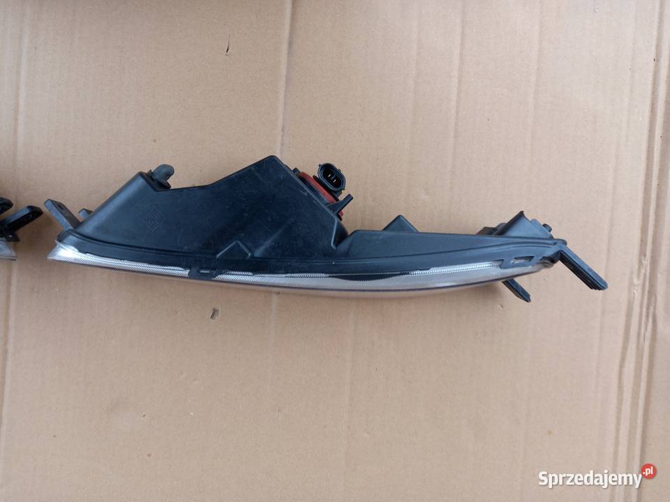 VW Passat B8 Lampa przeciwmgielna halogen LP osobowe Bukownica