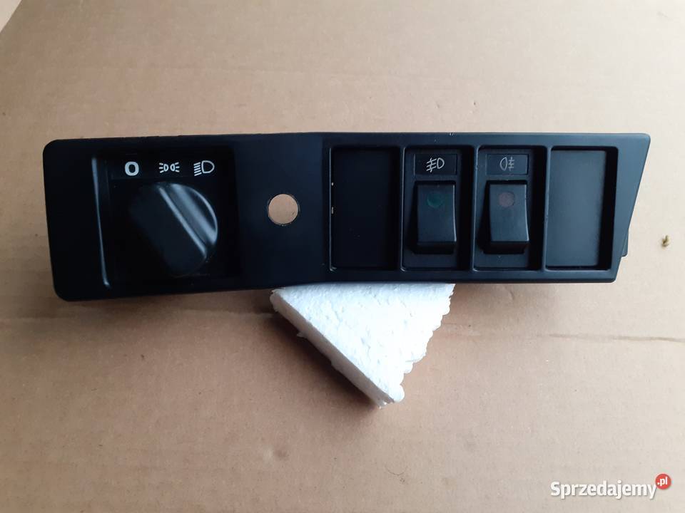 Dwie ramki kokpitu z przełącznikami do Volvo 740 Radomsko