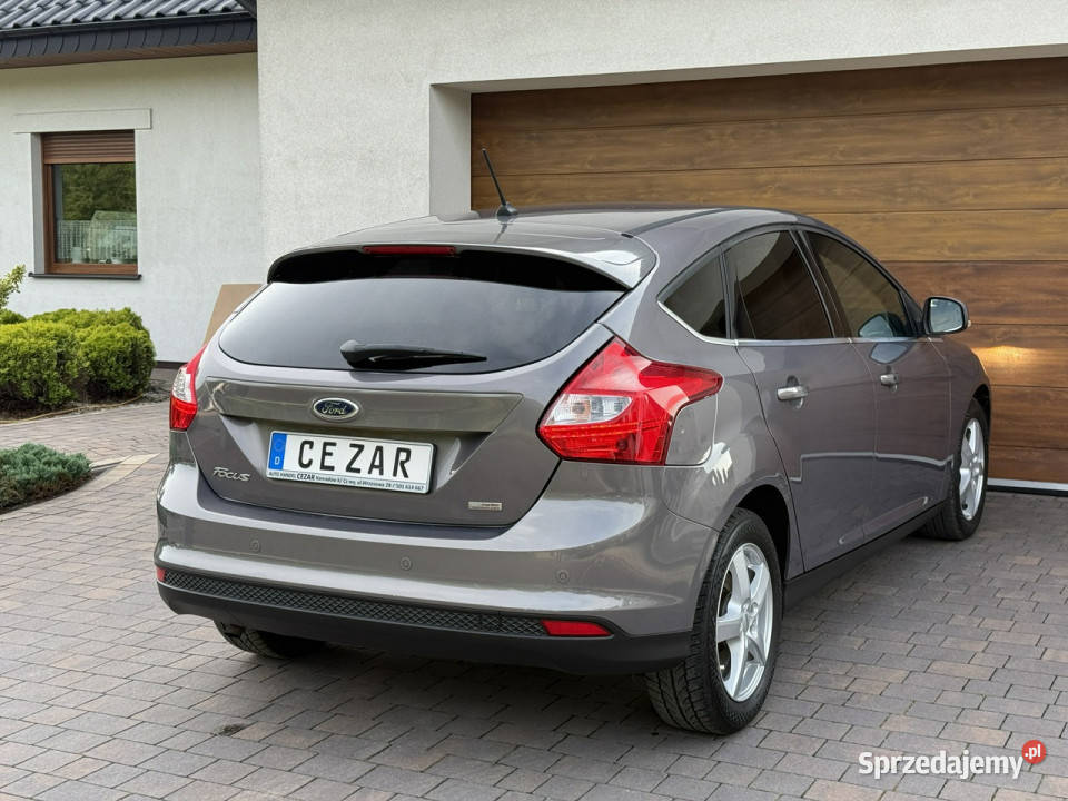 Ford Focus 12r 10 benzyna bezwypadkowy bogata Konradów