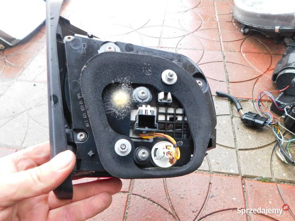 golf VI cabrio lampa prawa klapa 34107 WYSYŁKA Żory sprzedam