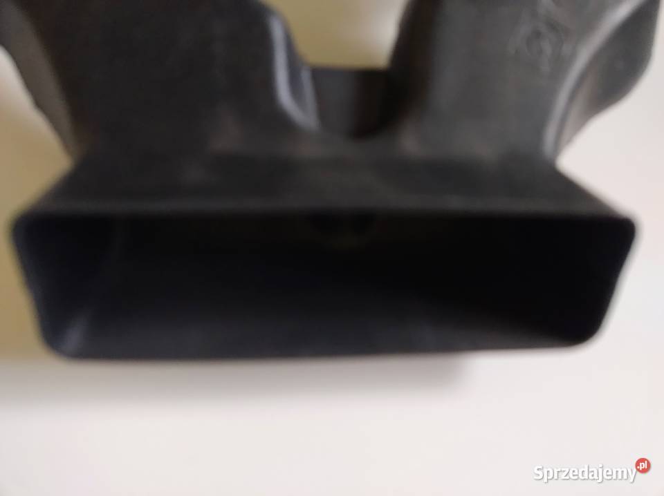 Kanał wentylacyjny konsoli środkowej AKlasa Katowice