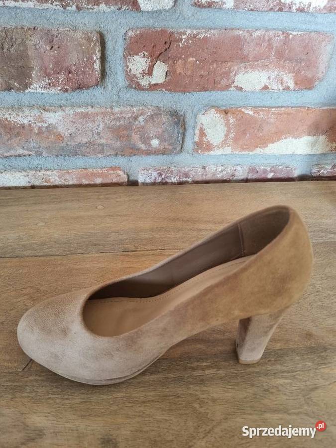 Beżowe czółenka na obcasie mazowieckie