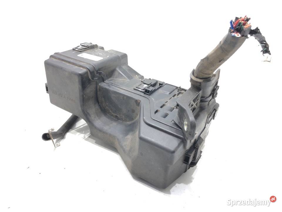 SKRZYNKA BEZPIECZNIKÓW TOYOTA AYGO II 821110HT10 osobowe