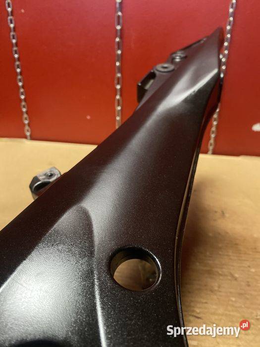 Suzuki GSXR 1000 lewy bok ramy wspornik B206 Poznań sprzedam