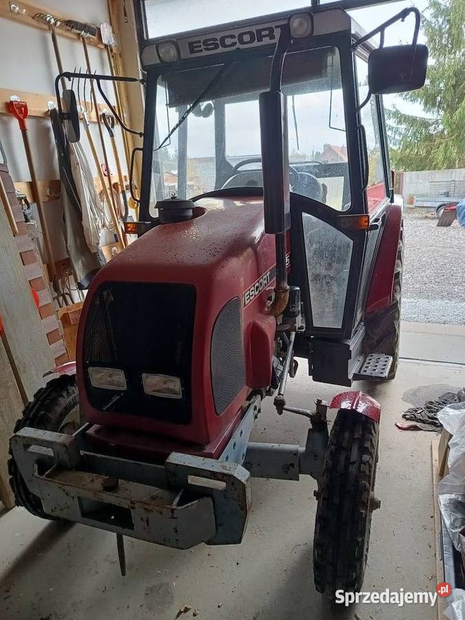 Ciągnik rolniczy Escort 335 2005 r Farmtrac łódzkie Tomaszów Mazowiecki sprzedam