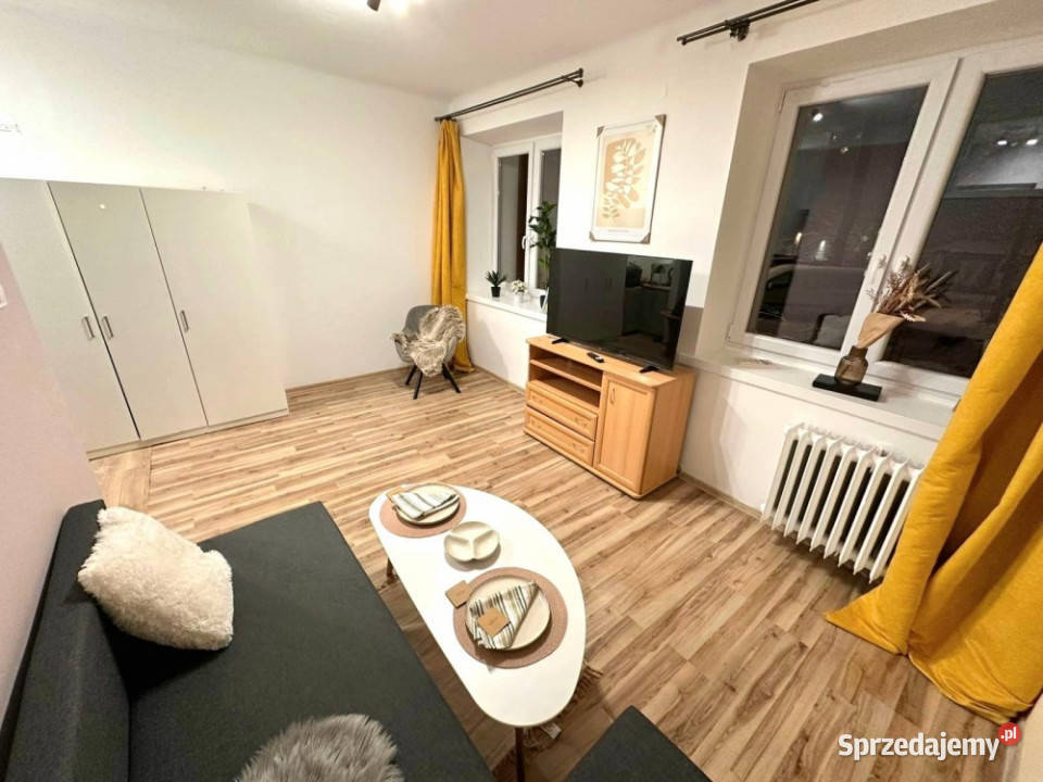 Kawalerka odświeżeniu obok Manufaktury w bloku Łódź